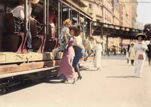 A mother helps a kid off the trolly car in New York City in July, 1913 COLOR