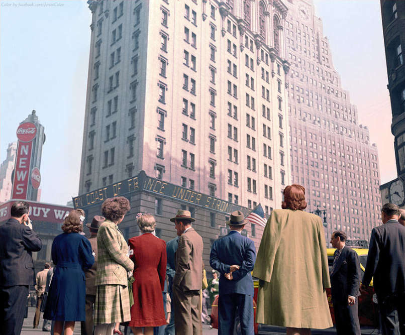 D-Day in Times Square Read COLOR